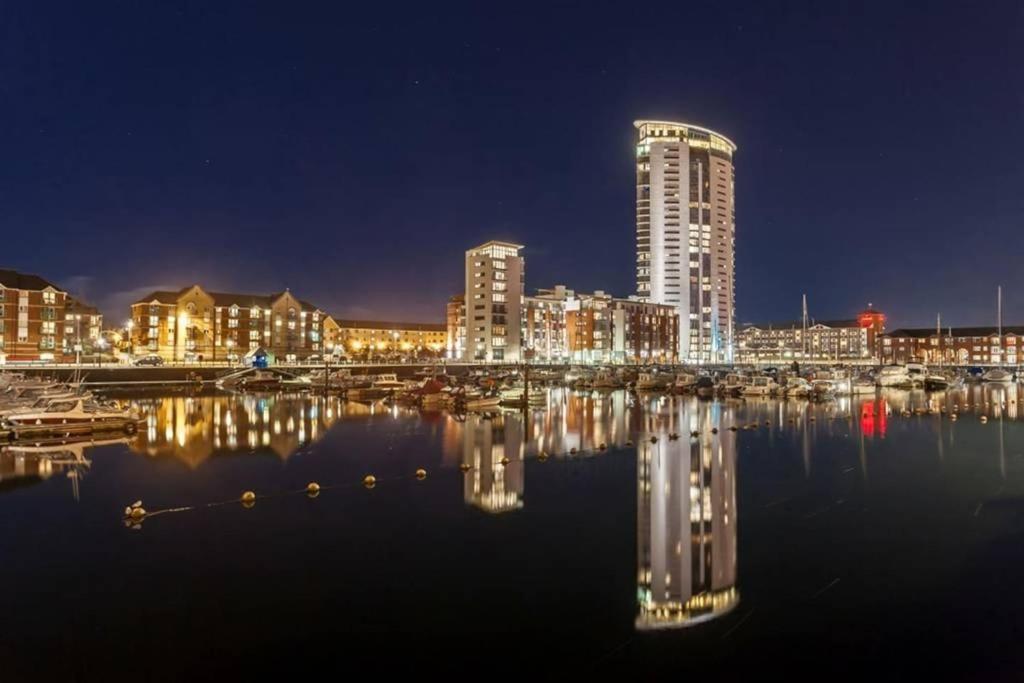 Beach On The Doorstep Meridian Tower Marina Swansea Apartment Exterior foto