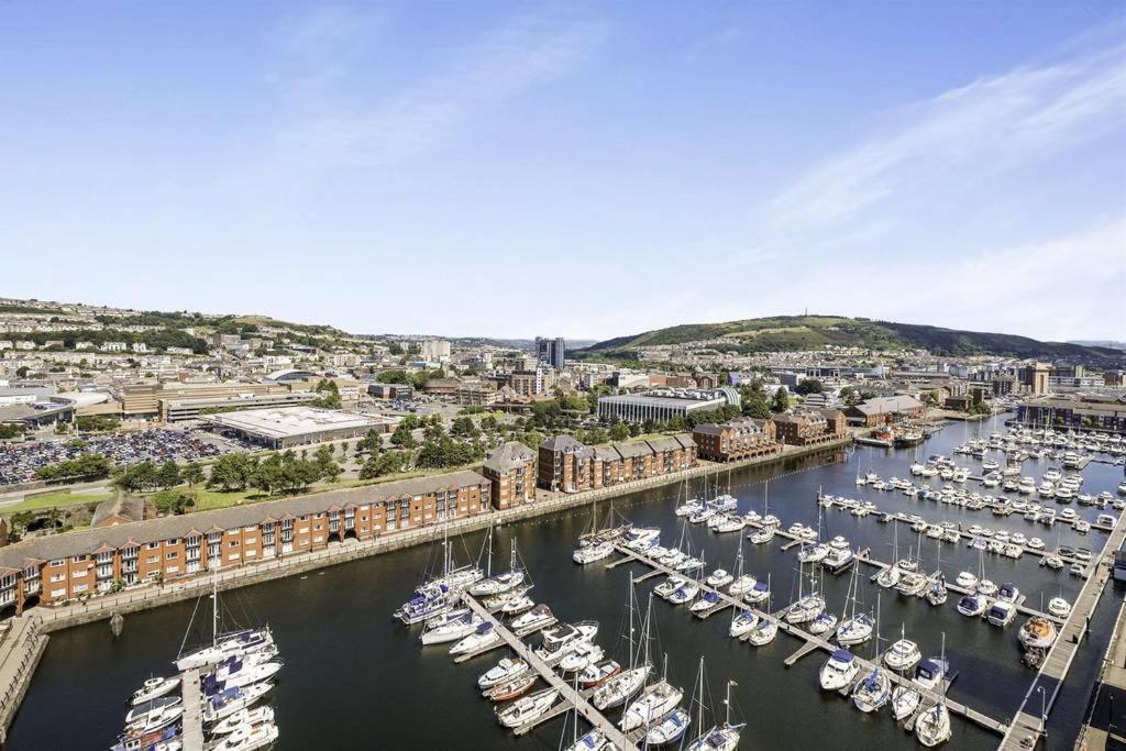 Beach On The Doorstep Meridian Tower Marina Swansea Apartment Exterior foto