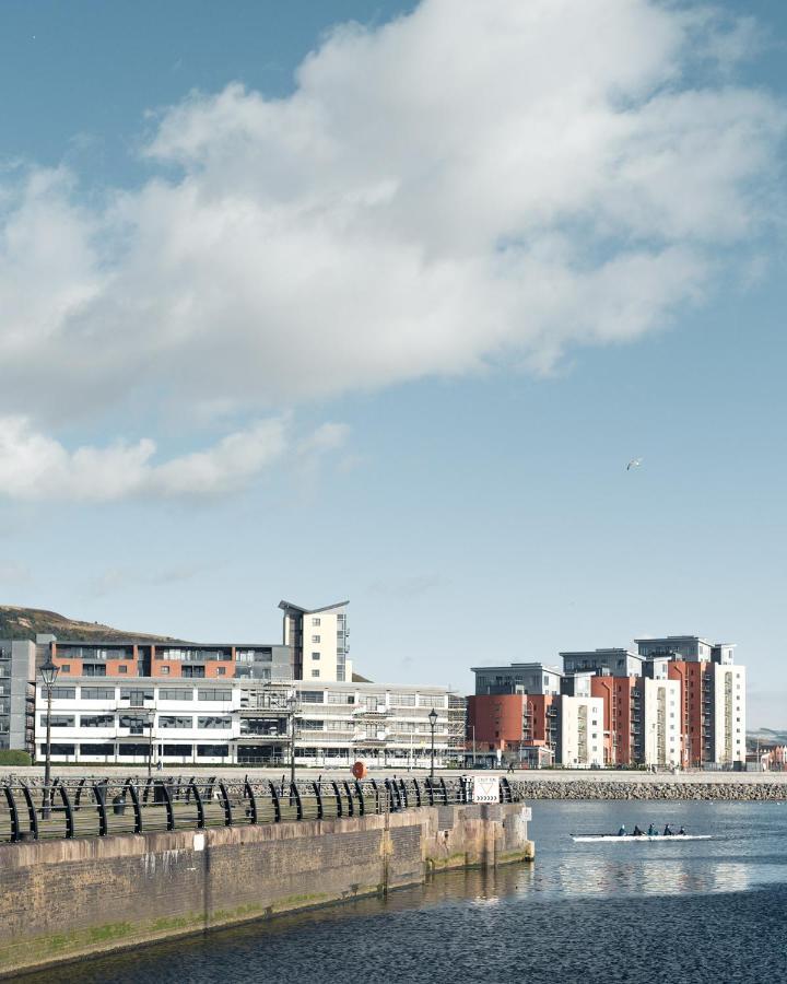 Beach On The Doorstep Meridian Tower Marina Swansea Apartment Exterior foto