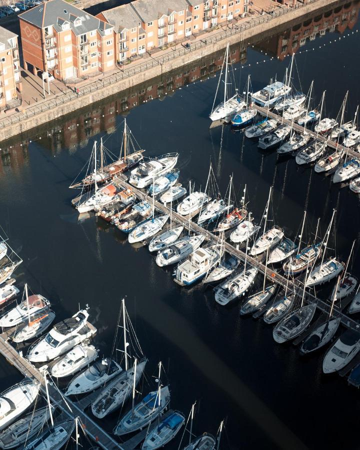 Beach On The Doorstep Meridian Tower Marina Swansea Apartment Exterior foto