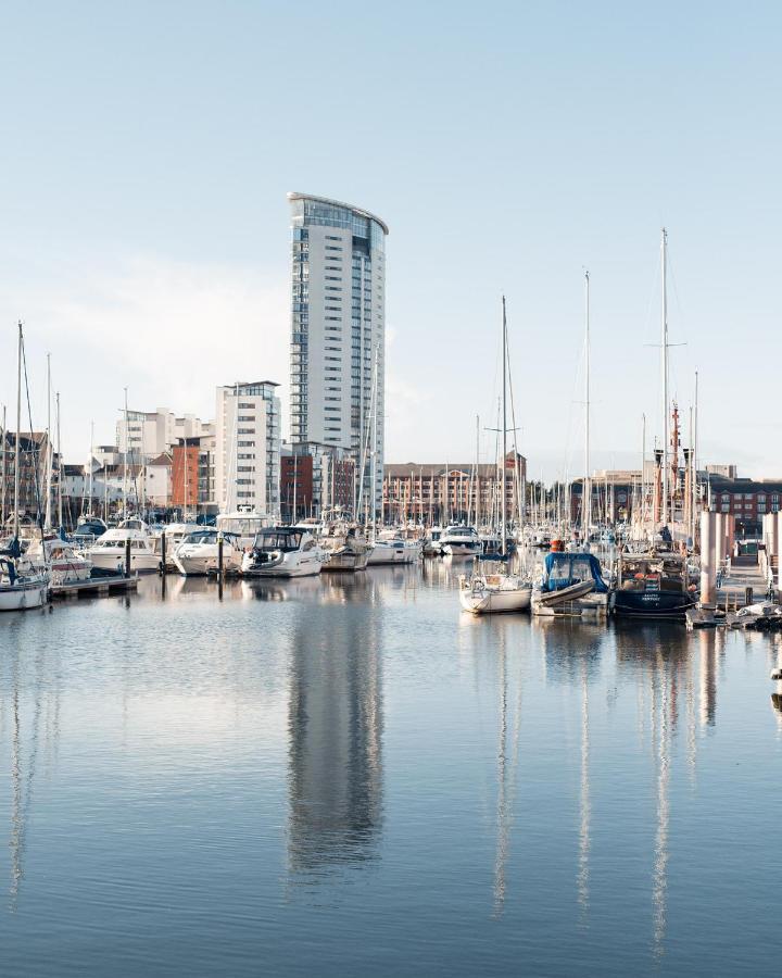 Beach On The Doorstep Meridian Tower Marina Swansea Apartment Exterior foto